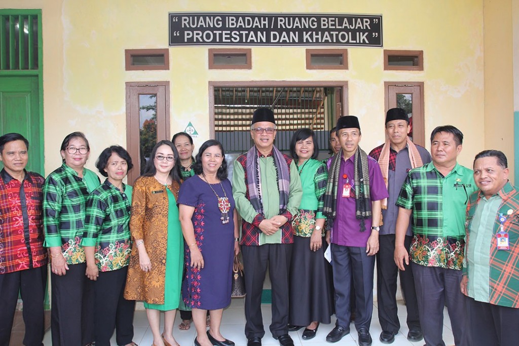 Jaang Resmikan Ruang Belajar Khusus Non Muslim SDN 009