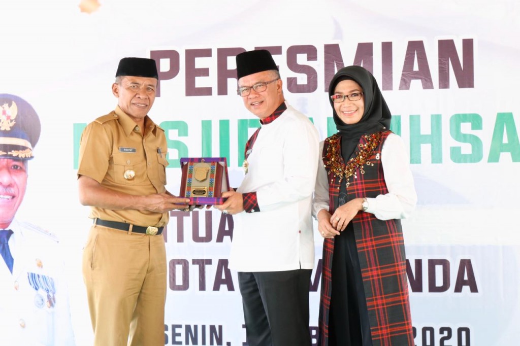 Walikota Samarinda Resmikan Masjid di Palu