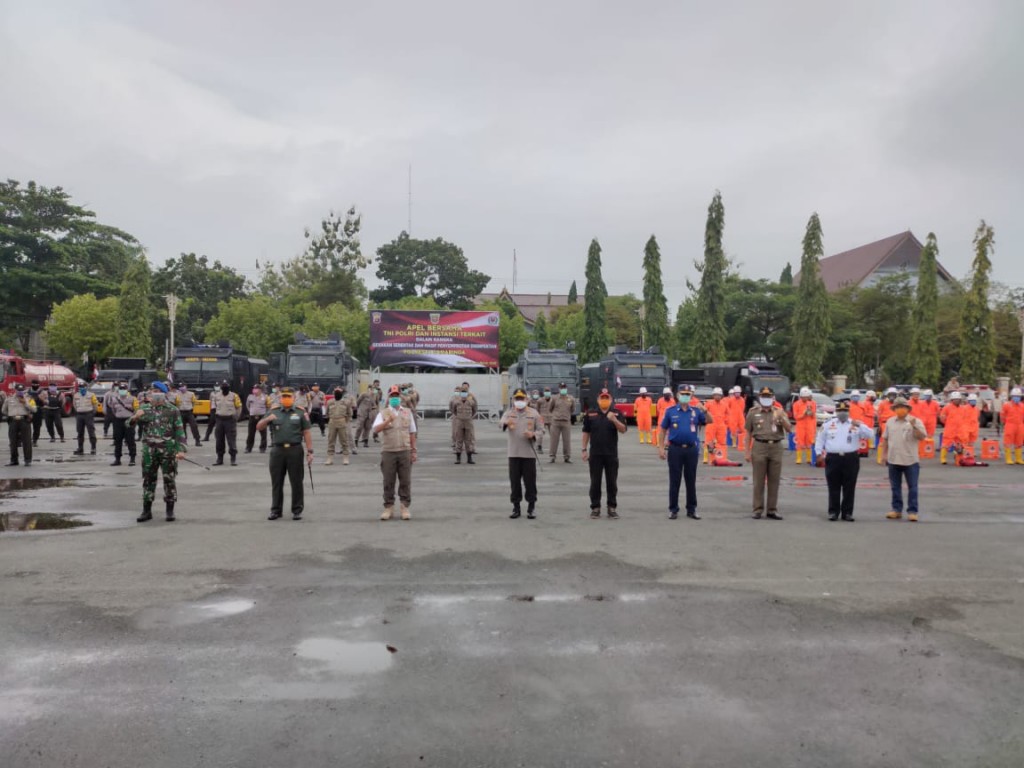 Cegah dan Tangkal Covid-19, Polres Inisiasi Aksi Bersama Penyemprotan Desinfektan Jalan Protokol dan Pasar Tradisional