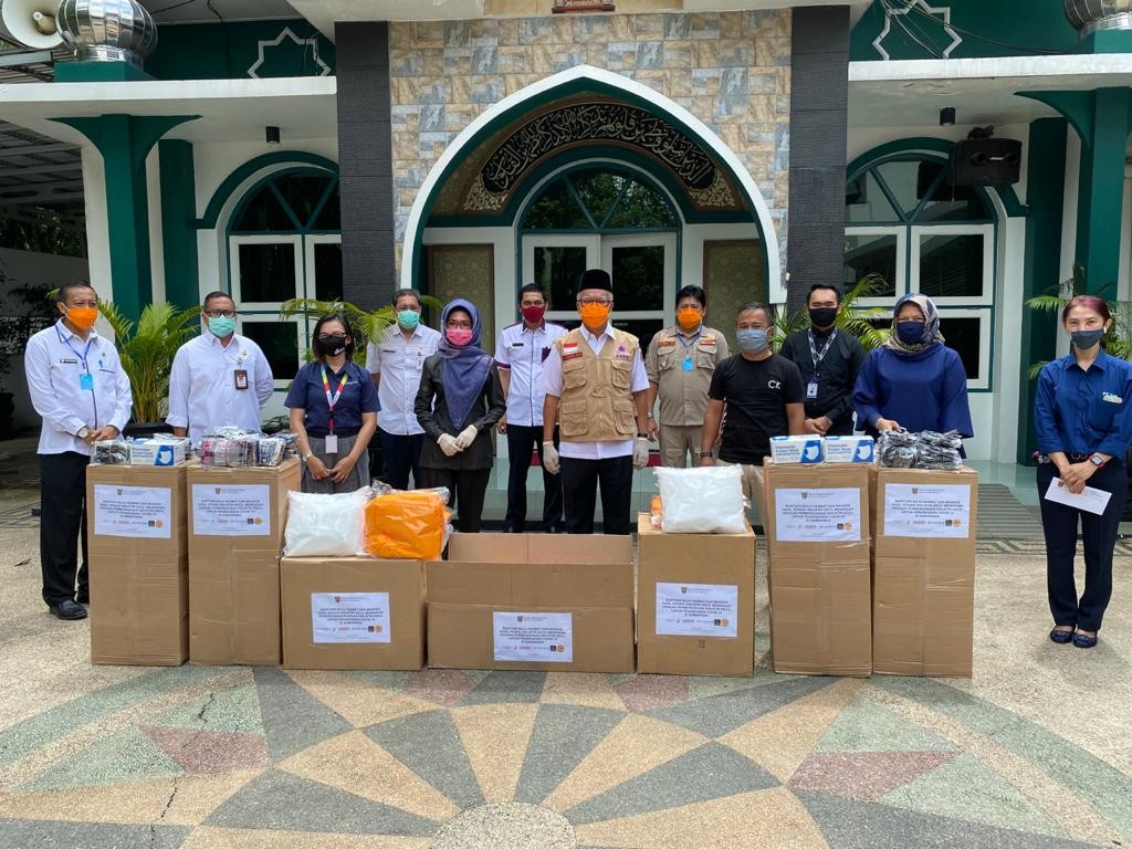 Terima Bantuan 100 Baju APD dan 1.500 Masker Dari Sektor Industri, Jaang Tegaskan Belum Perlu PSBB