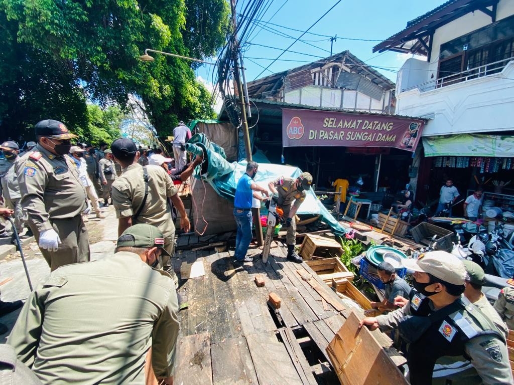 PKL di Sepanjang Jalan Otto Iskandar Dan Jelawat Ditertibkan
