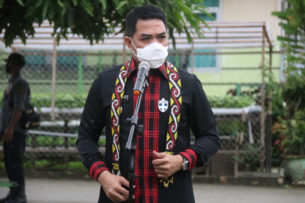 Resmikan Posko Kampung Tangguh Covid 19 Rindang Luhur, Wali Kota Langsung Tebar Benih Lele