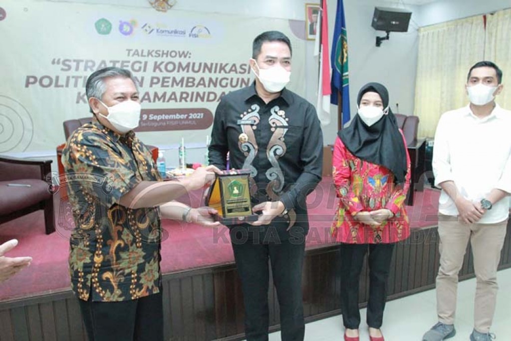 Bahas Probebaya Hingga Penanganan Banjir, Andi Harun Narasumber Talkshow Dies Natalis Fisip Unmul