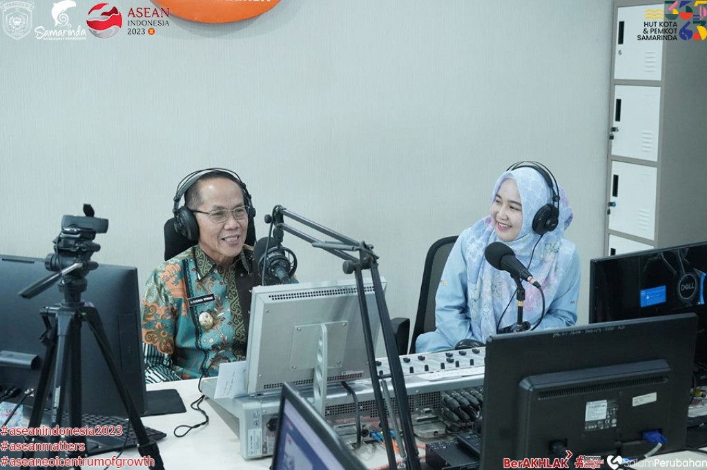 Jadi Penyiar RRI Samarinda, Rusmadi Tampil "Keren"