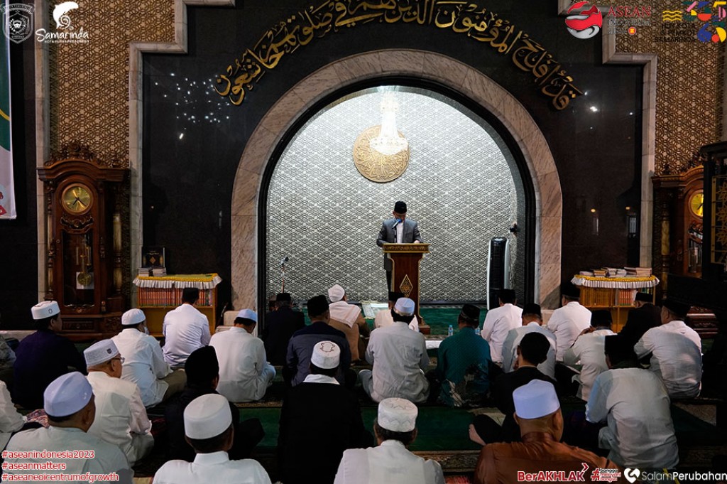 Shalat Idul Adha di Masjid Raya, Wawali Serahkan Hewan Kurban