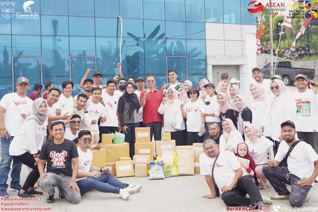 Meriahkan HUT RI, Sekda Hero Berbaur Bersama Peserta Jalan Santai Dinas PUPR