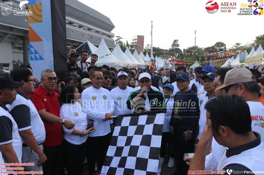 Wawali Lepas Jalan Sehat, Dies Natalis Ke-61
