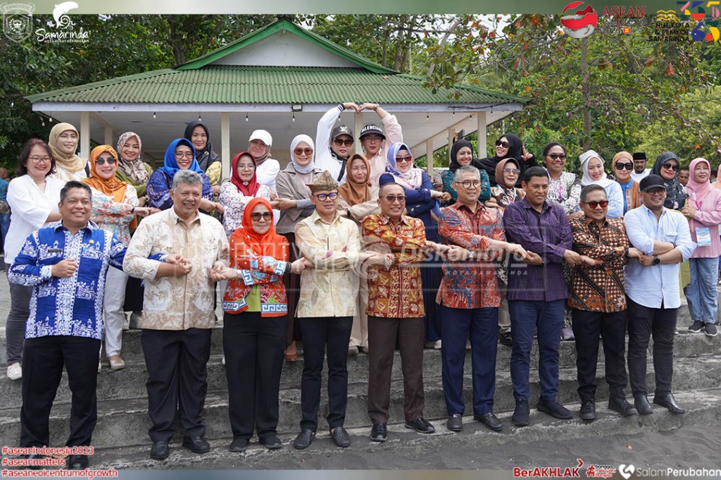 Perkuat Kebersamaan di Spice Tour, Rinda Andi Harun Bermain Bambu Gila dan Kunjungi Objek Wisata Kota Rempah