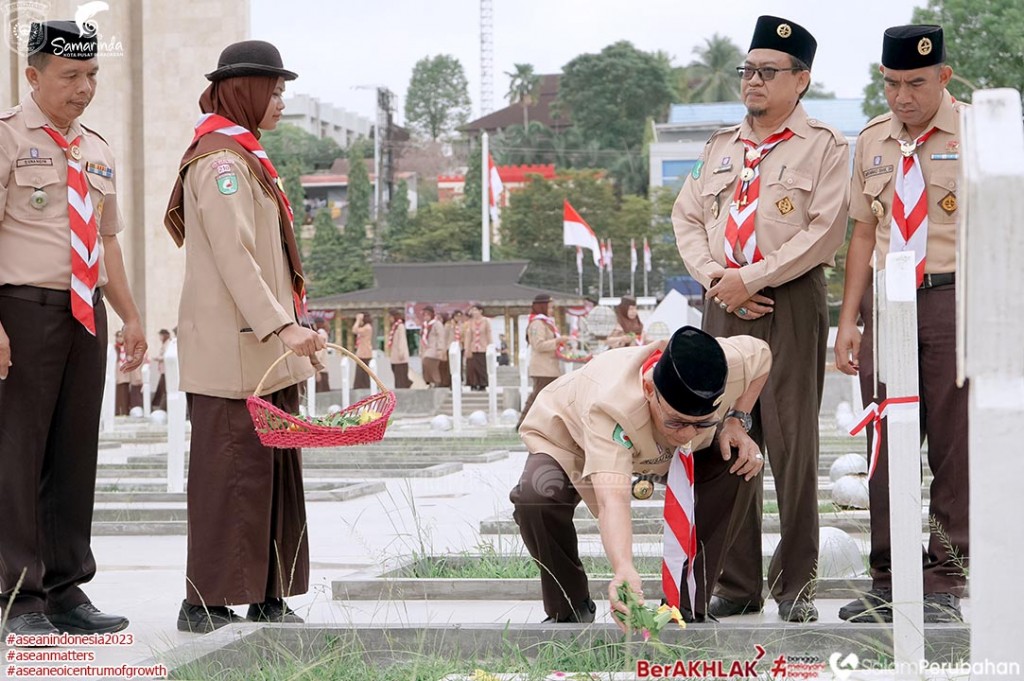 Peringati Hari Pramuka ke-63, Wawali Ziarah ke TMP