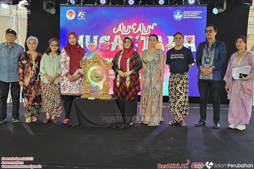 Lewat Dekranasda, Rinda "Menduniakan" Wastra Samarinda, Bawa Pesona Batik Khas ke Panggung Internasional di Roma