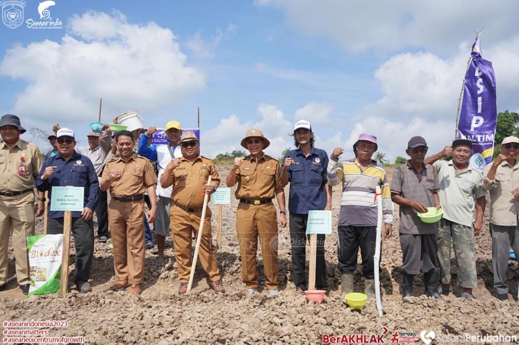 Apresiasi Penanaman Perdana Jagung di Lahan Eks Tambang Mugirejo, Rumasdi: Sejalan dengan Rehabilitasi Lingkungan