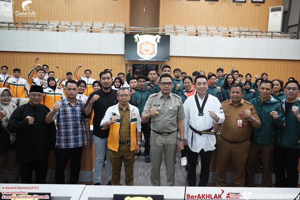 Andi Harun Lepas Kontingen Pencak Silat dan Taekwondo Samarinda ke PON XXI Aceh-Sumatera, Target Emas Jadi Fokus Utama