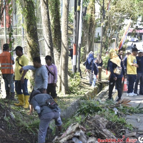 ASN Pemkot Samarinda Kerja Bakti di Beberapa Ruas Jalan Kota Samarinda