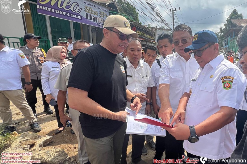 Wali Kota Samarinda Sisir Titik Banjir di Jalan Damai, Juga Gunakan Drone untuk Rancang Solusi Komprehensif